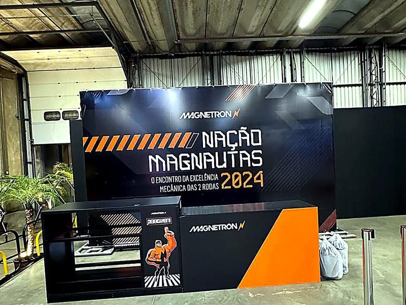 Palco e backdrops produzidos pela CRTCOM para o evento Nação Magnautas 2024 da Magnetron